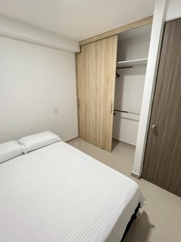 Apartamento Duplex Completo Cerca A La 70 En Laureles