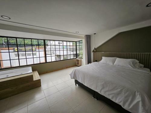 Hotel Aguacatala Stop