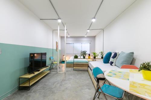 Apartamento Studios Amarillo-morado-ocre