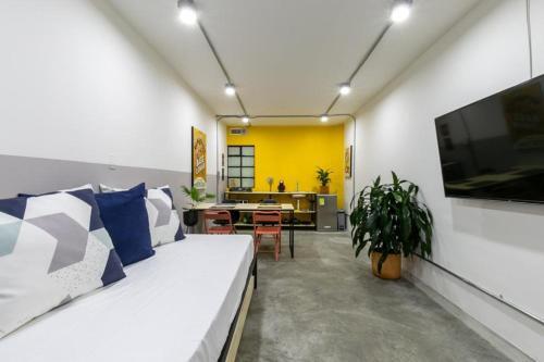 Apartamento Studios Amarillo-morado-ocre