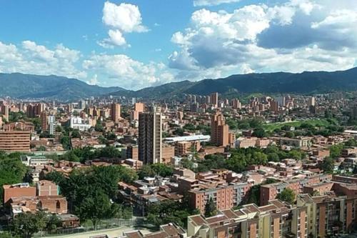 Apartamento Flat Iluminado/vista A La Ciudad/metro Cerca