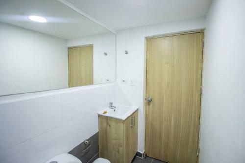 Apartamento Dos Alcobas Estadio Obelisco Piso 2
