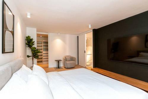 Villa Provenza Luxury Penthouse ? Pvt. Rooftop ? Jacuzzi