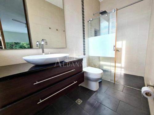 Hermosa Casa En El Pe�on