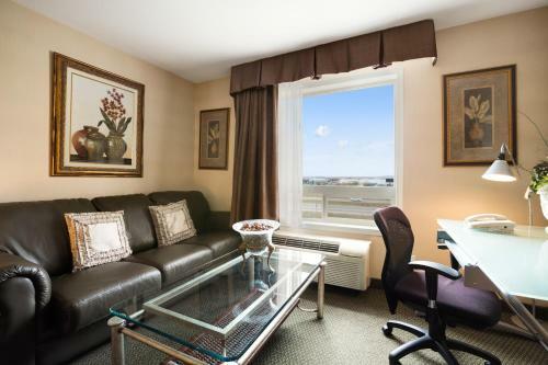 Hotel Ramada Inn & Suites