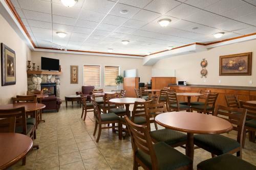Hotel Ramada Inn & Suites