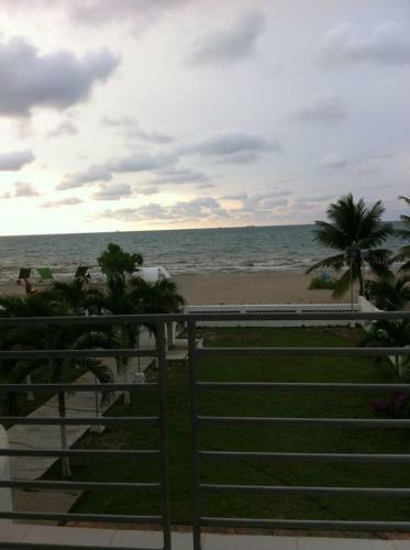 Apartamento Frente A La Playa En Cove�as
