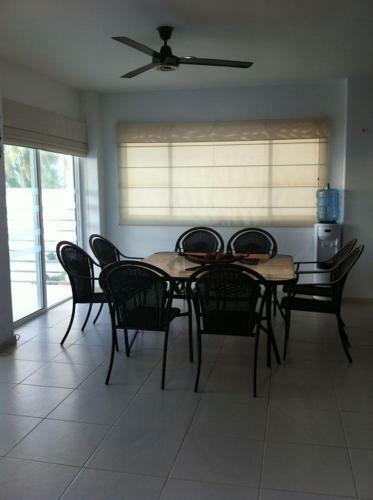 Apartamento Frente A La Playa En Cove�as