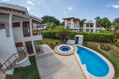 Hermosa Casa Con Piscina En Carmen De Apical�