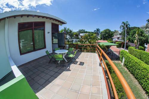 Hermosa Casa Con Piscina En Carmen De Apical�