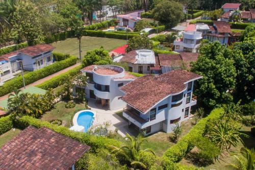 Hermosa Casa Con Piscina En Carmen De Apical�