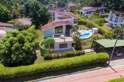 Hermosa Casa Con Piscina En Carmen De Apical�