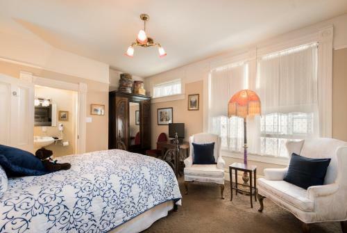 Bed & Breakfast O Canada House
