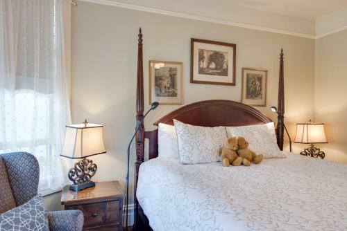 Bed & Breakfast O Canada House
