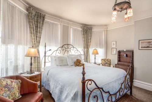 Bed & Breakfast O Canada House