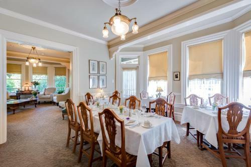 Bed & Breakfast O Canada House