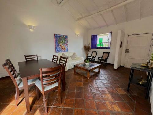 Hermosa Casa Colonial Morada