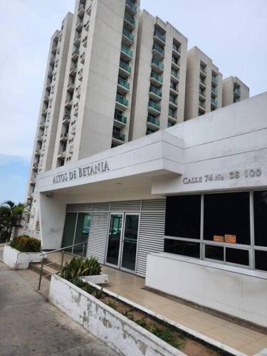 Apartamento Apto C�modo, Exc. Ubicaci�n. 74