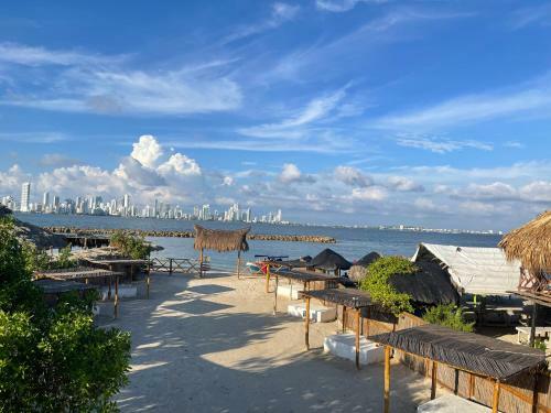 Caba�a En Isla Frente A Cartagena