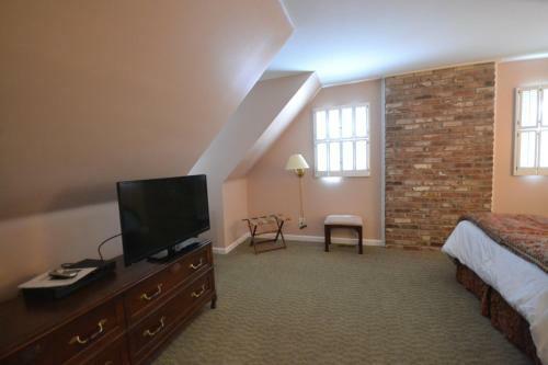 Century Suites Hotel