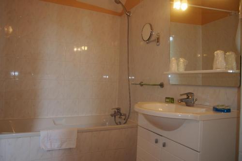 Hotel H�tel Restaurant Le Pradinas