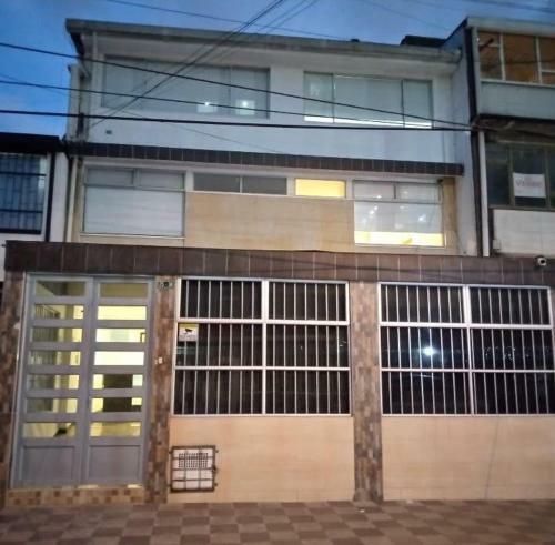 Hostal Habitaci�n Agradable, Corferias - Embajada Usa