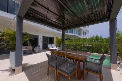 Lujoso Apartamento Con Salida Directa A La Playa Edificio Morros Eco