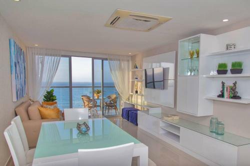 Luxury Beachfront Apartment - Morros City
