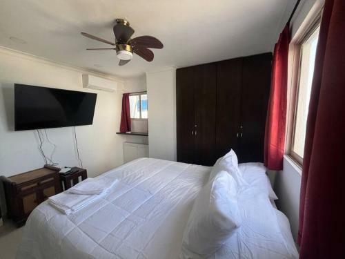 Apartamento Cozy Beachfront Apt Great Views & Pool