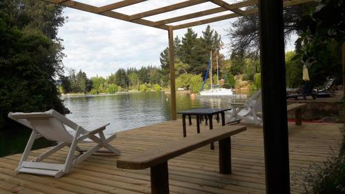 Caba�a De Adobe En Lago Rapel