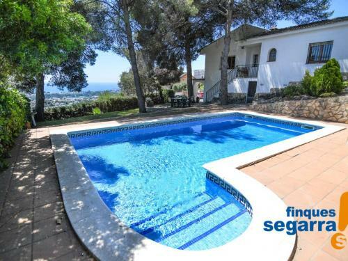 Casa El Vendrell, 3 Dormitorios, 8 Personas - Es-320-23