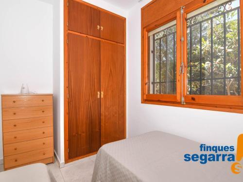 Casa El Vendrell, 3 Dormitorios, 8 Personas - Es-320-23