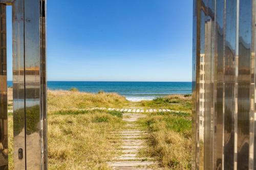 Beachfront Apartment 30min From Valencia
