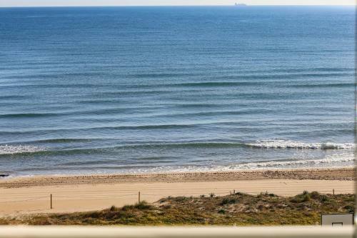 Beachfront Apartment 30min From Valencia
