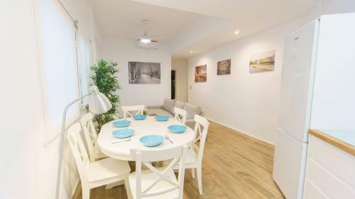 Rentalsevilla Espacioso Y Acogegor Apartamento De 3 Dormitorios