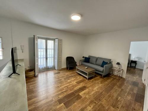 Apartamento Ti2 D�plex Con Terraza Privada, 120 Metros De La Catedral