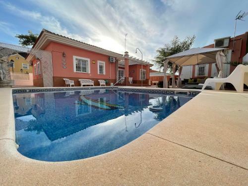 Agradable Casa Independiente Con Piscina