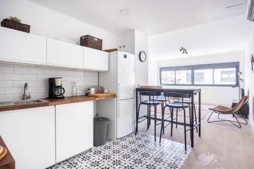 Slow Sevilla Suite - Two-bedroom Apartment With Private Pool