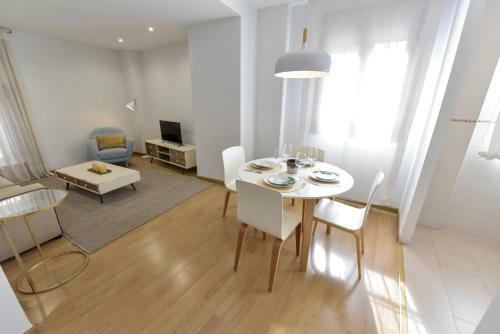 New! Retro Apartment In Central Neighbourhood