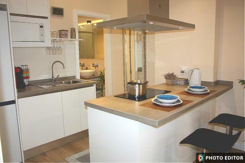 San Luis Downtown & Pool Apartment