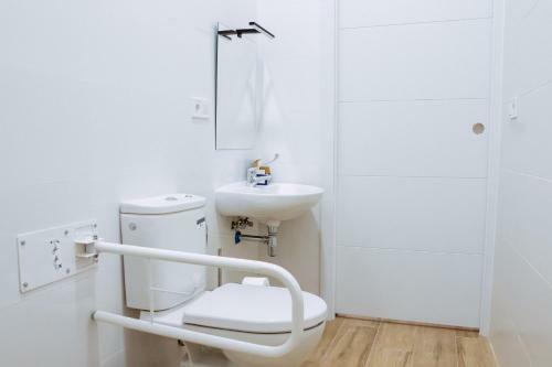 Triana Riverside Guesthouse