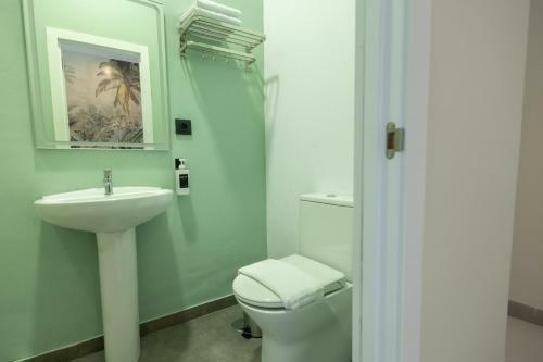 Hostal The Clover