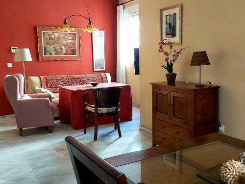 Apartamento Junto A La Calle Betis: El Coraz�n de Triana