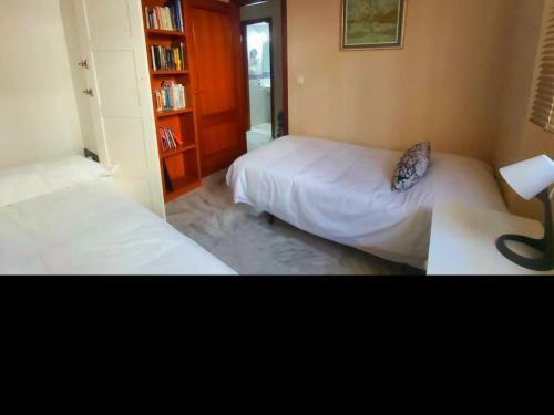 Apartamento Junto A La Calle Betis: El Coraz�n de Triana