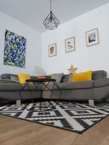 Luminoso Apartamento En El Centro, Con Mucho Arte