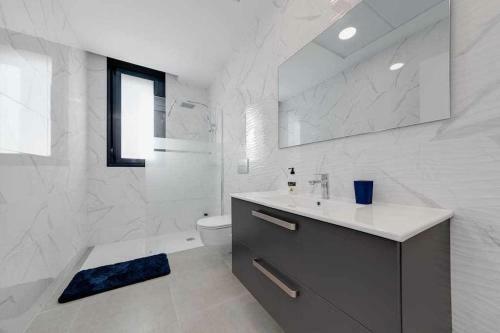 Magn�fica Villa Con Piscina Climatizada