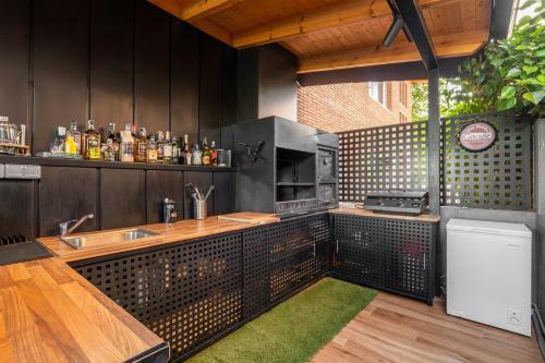 Villa Barcelona�s Tropical Oasis