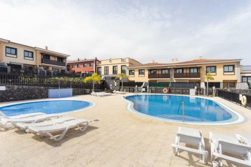 Pretty Family House With Swimming Pool
