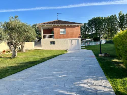 Casa A La Orilla Del Valcorba