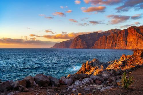 Cliff Haven Sea View Apartment - Adults Only